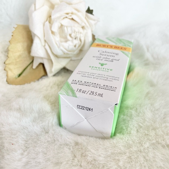 New with tags BURTS BEES CALMING SERUM with Aloe & Rice milk Sensitive Solutions - Picture 6 of 7